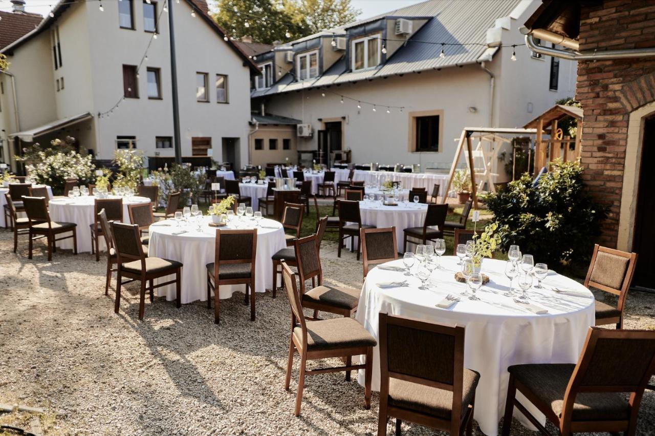 Revesz Hotel, Restaurant And Rosa Spa Gyor Ngoại thất bức ảnh